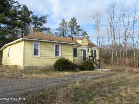 32 Stone Rd, Voorheesville, NY 12186