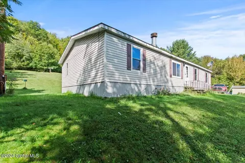Exterior - 69 Williams Rd, Hampton, NY 12837 photo 4 of 8