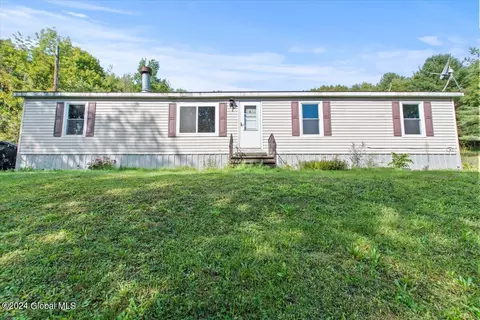 Exterior - 69 Williams Rd, Hampton, NY 12837 photo 5 of 8