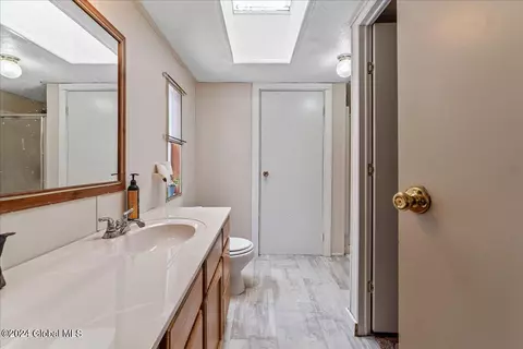 Bath - 69 Williams Rd, Hampton, NY 12837 photo 3 of 4