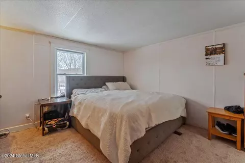Bedroom - 69 Williams Rd, Hampton, NY 12837 photo 3 of 10