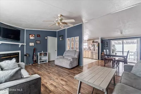 Living - 69 Williams Rd, Hampton, NY 12837 photo 2 of 3