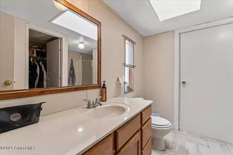 Bath - 69 Williams Rd, Hampton, NY 12837 photo 4 of 4