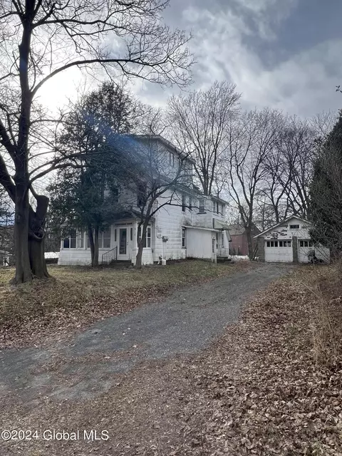 8 Van Rensselaer Rd, Colonie, NY 12205