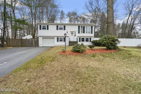 16 Cortland Blvd, Clifton Park, NY 12065