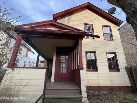 34 Eagle St, Amsterdam, NY 12010