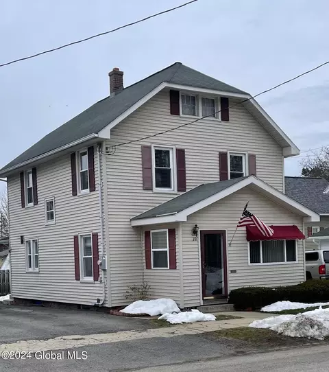 39 Woodward Ave, Gloversville, NY 12078