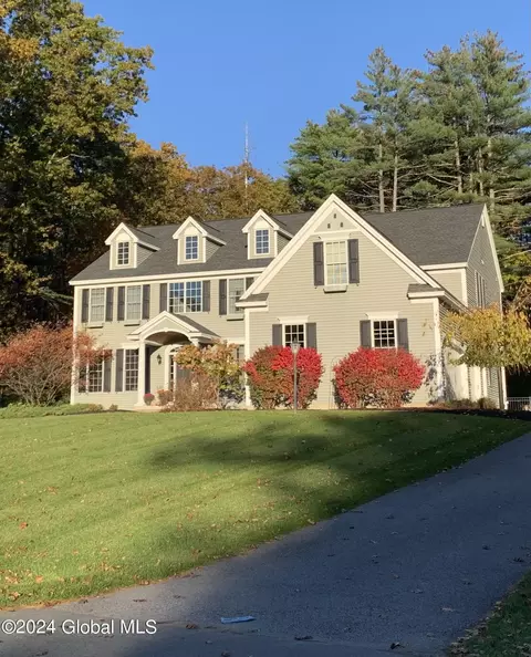 21 Lilac Ln, Saratoga Springs, NY 12866