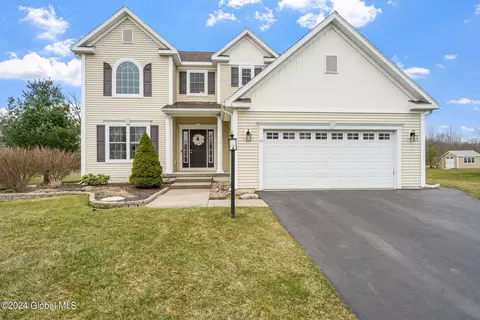 15 Tisdale Ln, Clifton Park, NY 12065