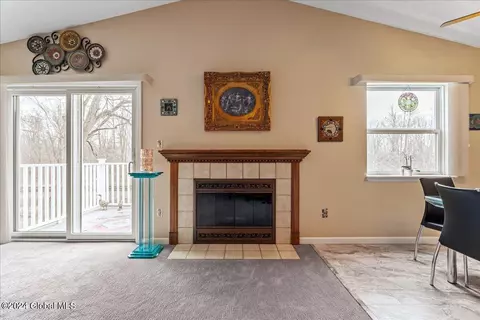 Living - 902 Cambridge Manor Dr, Schenectady, NY 12302 photo 4 of 5
