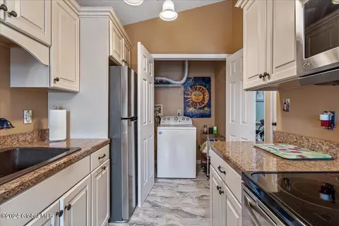 Kitchen - 902 Cambridge Manor Dr, Schenectady, NY 12302 photo 4 of 4