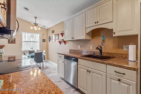 Kitchen - 902 Cambridge Manor Dr, Schenectady, NY 12302 photo 3 of 4