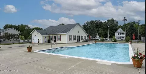 Exterior - 902 Cambridge Manor Dr, Schenectady, NY 12302 photo 7 of 7