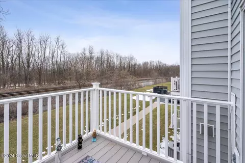 Exterior - 902 Cambridge Manor Dr, Schenectady, NY 12302 photo 4 of 7