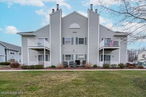 Exterior - 902 Cambridge Manor Dr, Schenectady, NY 12302 photo 6 of 7