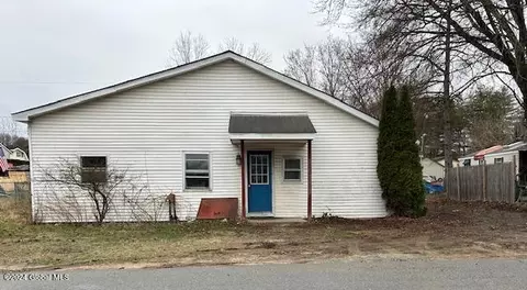 9 East Dr, Queensbury, NY 12804