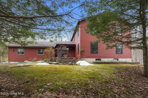 382 Overlook Ln, Duanesburg, NY 12056