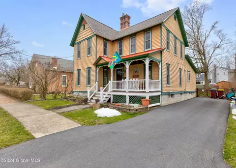 168 Clinton St, Saratoga Springs, NY 12866
