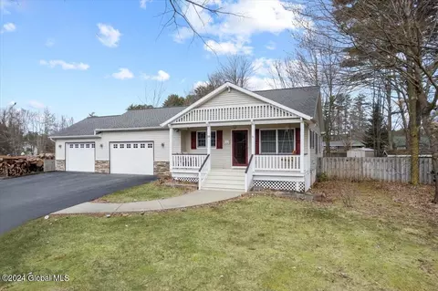 28 Lake Ave, Warrensburg, NY 12885
