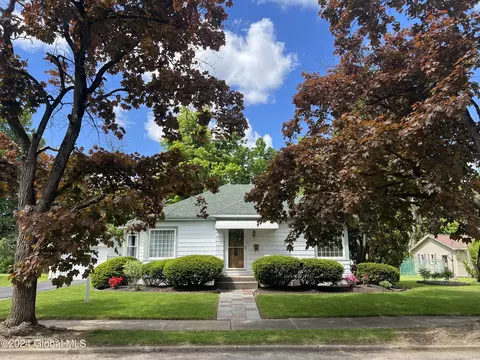 39 Austin St, Amsterdam, NY 12010