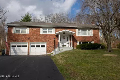 1119 Rosehill Blvd, Niskayuna, NY 12309