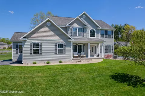 17 Berkshire Dr, Ballston Spa, NY 12020