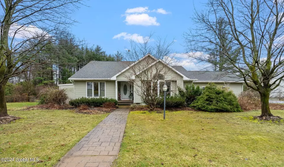 277 Autumn Run, Rotterdam, NY 12306 60 Photos Movoto