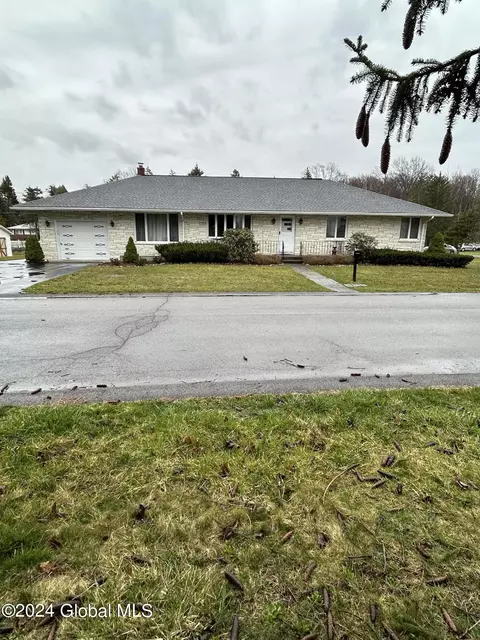34 Clifford Ave, Latham, NY 12110