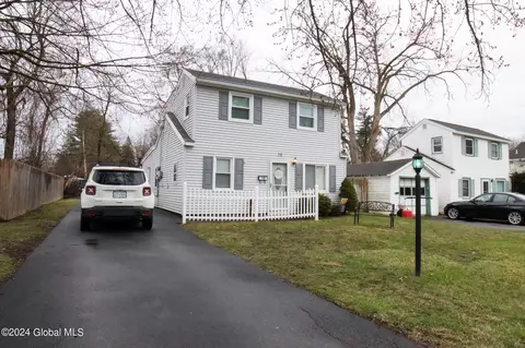 19 Stewart St, Albany, NY 12205