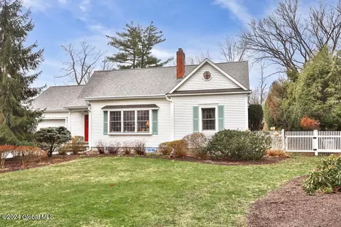 39 Upper Loudon Rd, Loudonville, NY 12211