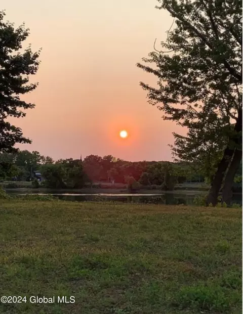 687 1st Ave, Troy, NY 12182