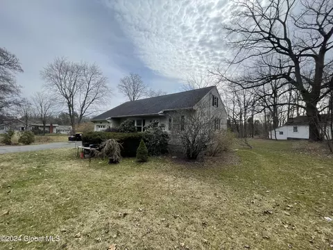 65 N Lansing Rd, Schenectady, NY 12304