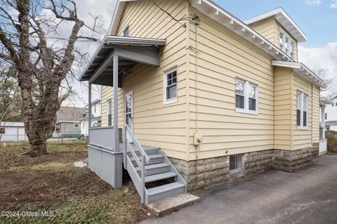 Exterior - 1121 Baker Ave, Schenectady, NY 12309 photo 4 of 7