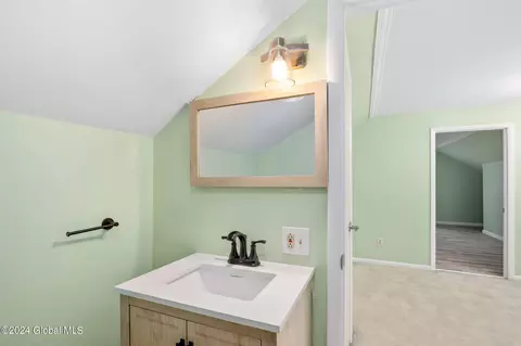 Bath - 1121 Baker Ave, Schenectady, NY 12309 photo 4 of 5