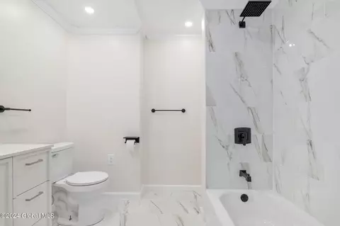 Bath - 1121 Baker Ave, Schenectady, NY 12309 photo 2 of 5