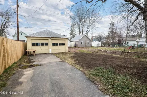 Exterior - 1121 Baker Ave, Schenectady, NY 12309 photo 6 of 7