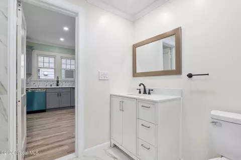 Bath - 1121 Baker Ave, Schenectady, NY 12309 photo 3 of 5