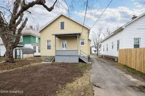 Exterior - 1121 Baker Ave, Schenectady, NY 12309 photo 5 of 7
