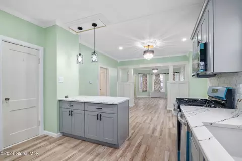 Bath - 1121 Baker Ave, Schenectady, NY 12309 photo 1 of 5