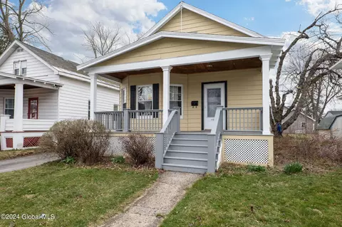Exterior - 1121 Baker Ave, Schenectady, NY 12309 photo 3 of 7
