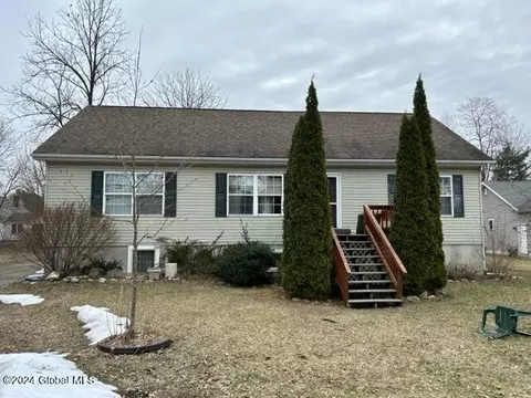 44 Mallory Ave, Queensbury, NY 12804