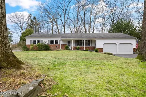 20 Sevilla Dr, Clifton Park, NY 12065