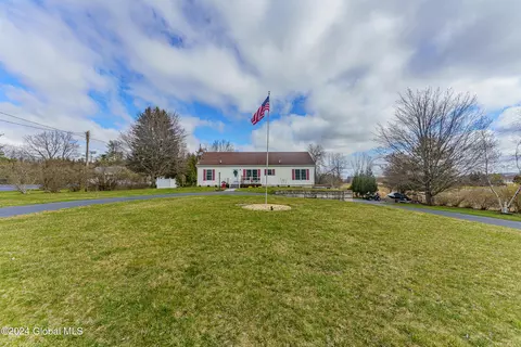925 Stony Point Rd, Schodack, NY 12033