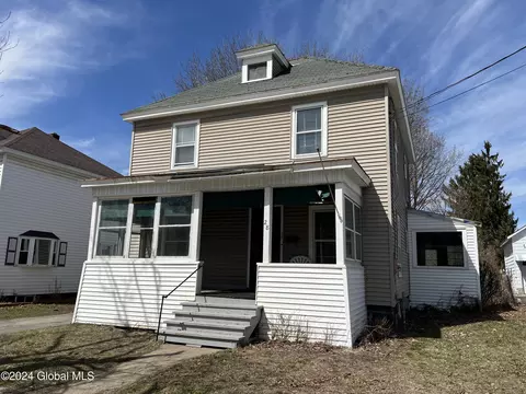 28 W Eighth Ave, Gloversville, NY 12078