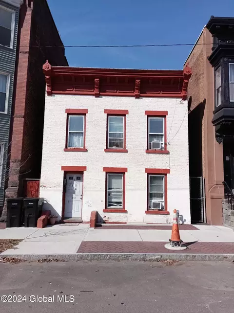 253 3rd St, Troy, NY 12180