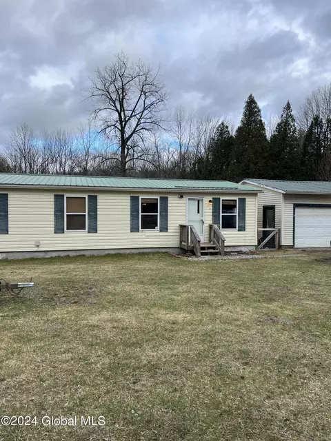 180 Factoryville Rd, Crown Point, NY 12928