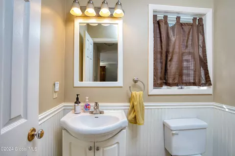 Bath - 123 Jordan Blvd, Delmar, NY 12054 photo 1 of 4