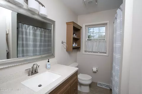 Bath - 123 Jordan Blvd, Delmar, NY 12054 photo 2 of 4