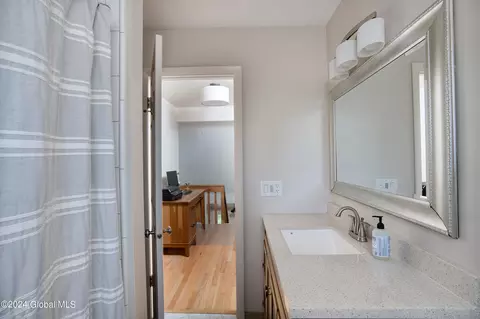 Bath - 123 Jordan Blvd, Delmar, NY 12054 photo 3 of 4
