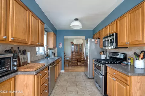 Kitchen - 123 Jordan Blvd, Delmar, NY 12054 photo 2 of 3
